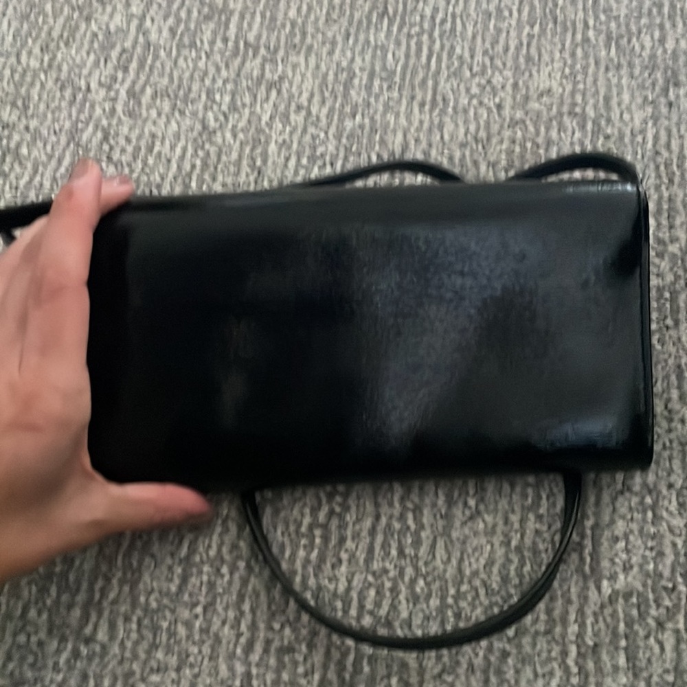 Michael Kors Shiny Black clutch with removable strap - Picture 8 of 9